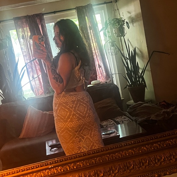 Bronx and banco gown - Picture 5 of 7